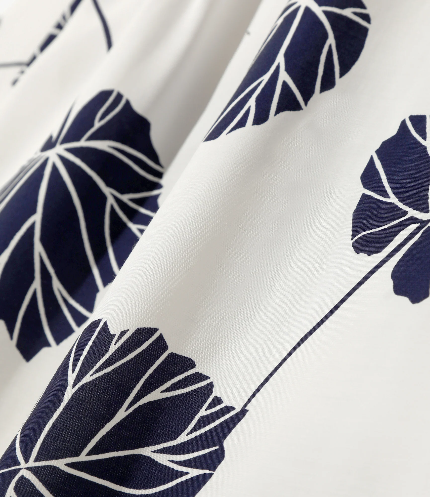 S/S Open Collar Shirt - White - Leaf - Image 4