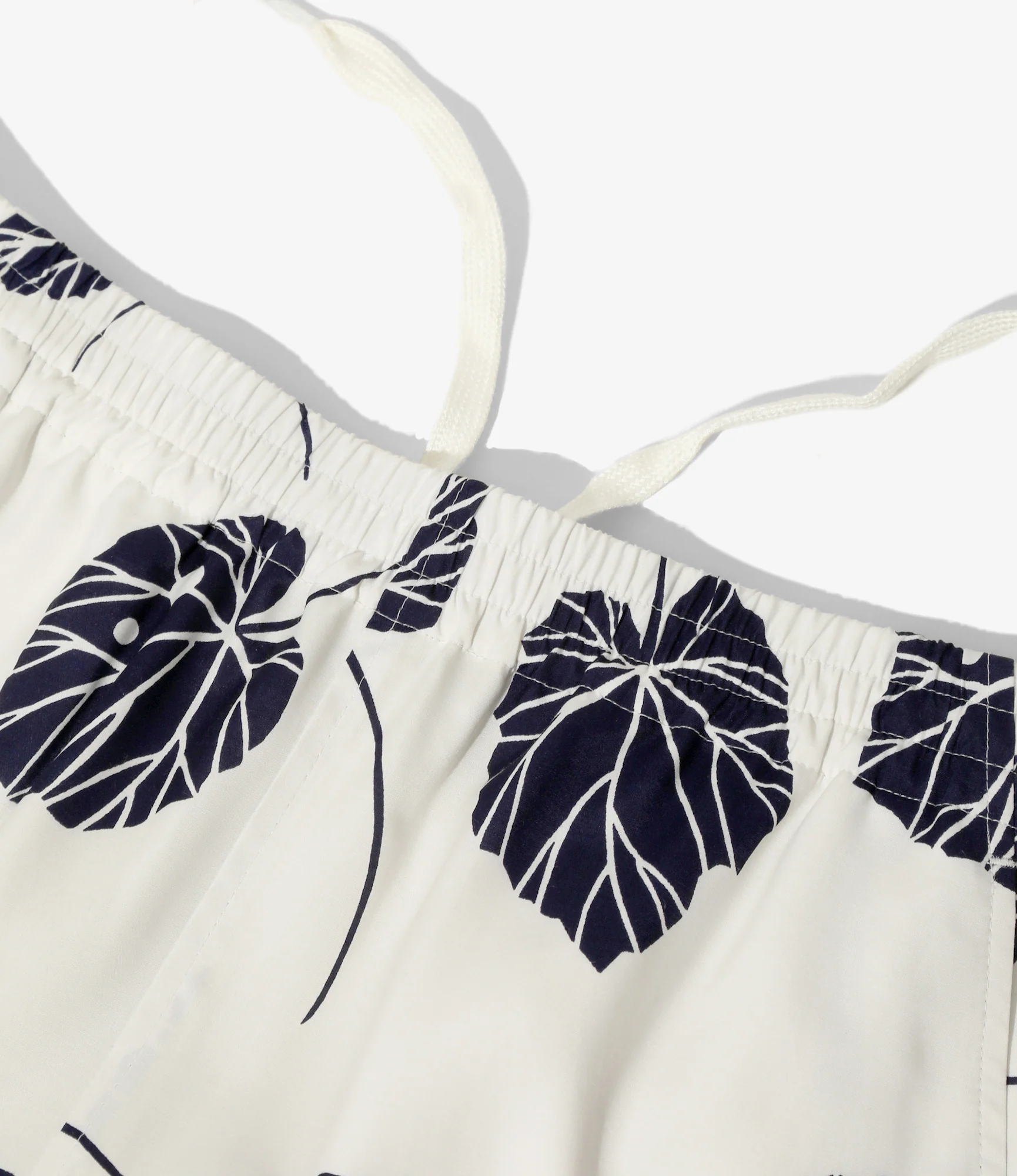String Short - White - Leaf - Image 3